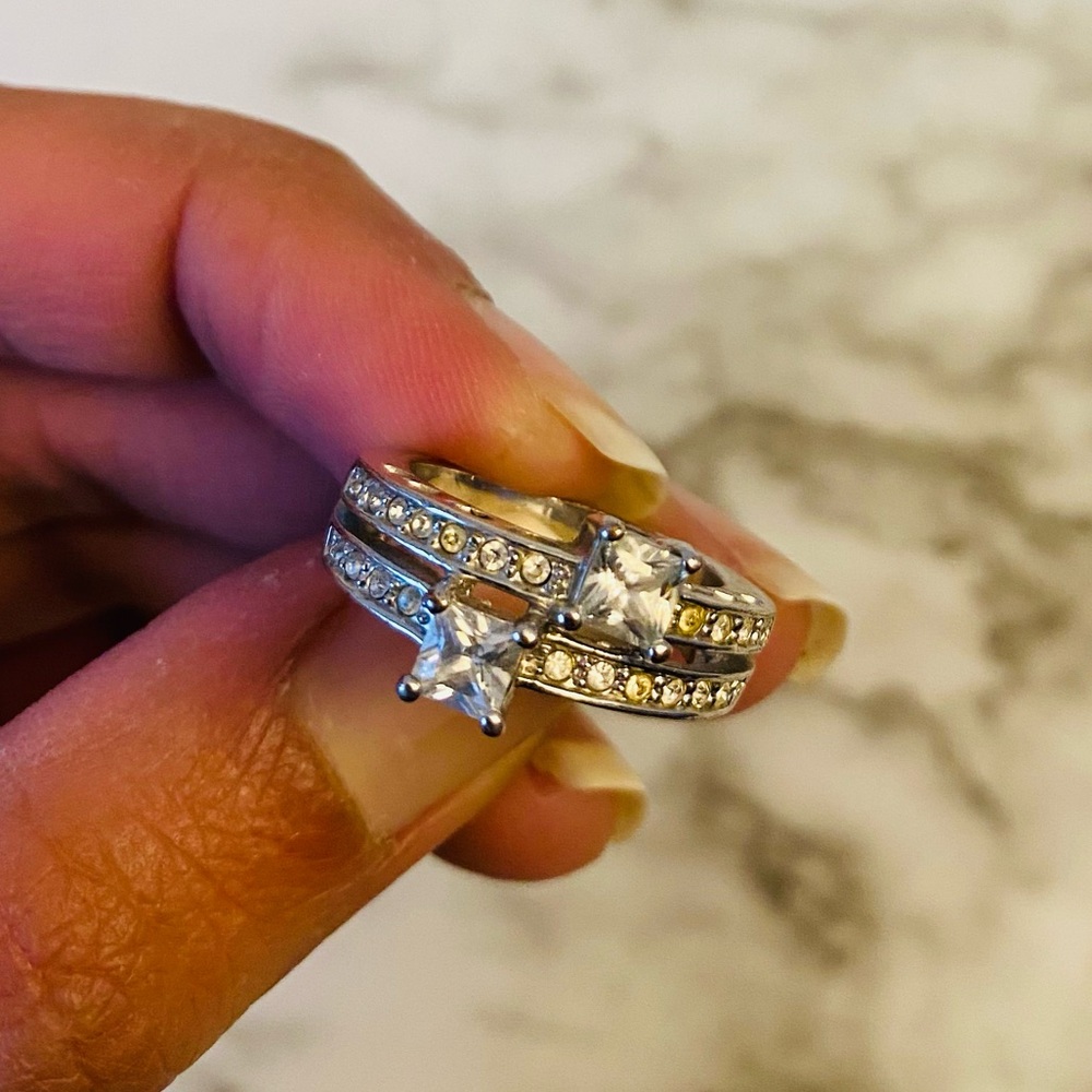 Ring - Picture 3 of 4